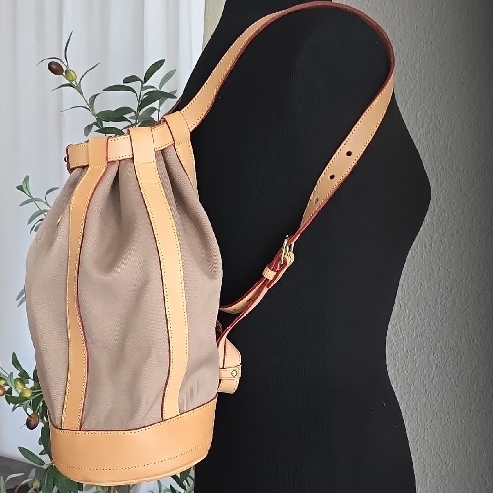 Dooney & Bourke Vintage  Bucket Bag Tan Brown Leather Drawstring Shoulder Bag - Picture 4 of 14